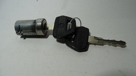 Lock cilinderkit ignition with keys Saab 900/99